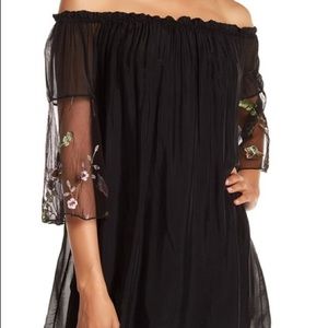 NWT Lola Embroidered Bell Sleeve Blouse Size L